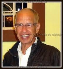 El padre Julio Bolaños quien fue nuestro segundo Cura Párroco, pide que  oremos por él y su salud, en estos días le fue detectado un cáncer  gástrico. Dios le dio la bendición