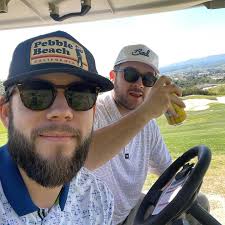 pictures I texted my mom over the last 6 months 🛥️ ⛳️ 🎥