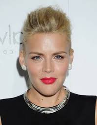 Elle Women In Hollywood Busy Phillips Wears A David Yurman Labyrinth Necklace And Diamond Earrings Celebrities Female Celebs Women