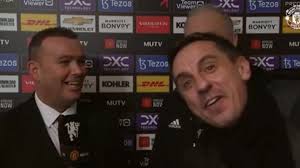 Gary Neville hilariously hijacks former Manchester United teammate's live  interview