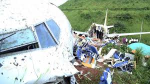 El transporte aéreo cuenta con uno de los niveles más altos de seguridad vinculado a una actividad humana, y el 2017 fue por ejemplo un año de c. Accidente Aereo En India Sube A 18 La Cifra De Muertos Avion Se Partio En Dos Telemundo Dallas 39