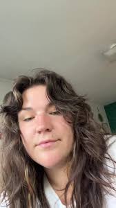 How to Be Confident at A Bar Plus Size