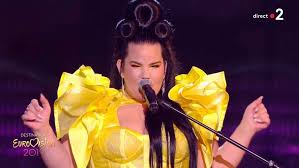 Ce sont les présentateurs de la cérémonie. Destination Eurovision La Seconde Demi Finale En Direct Vl Media