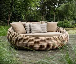 Sonneninsel Cocoon Die Wetterbestandige Gartenliege Ist Fur Jeden Geniesser Genau Das Richtige Das Liegesofa Besteht Gartenliege Veranda Mobel Balkonentwurf