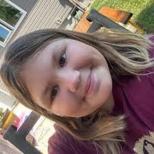 Skye Stapleton's Instagram, Twitter & Facebook