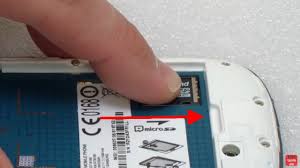 Wenn du nur eine sim karte nutzen möchtest, dann kannst du doch auch einfach nur eine einlegen. Samsung S3 Mini Microsd Karte Ein Und Ausbauen Akku Wechseln Mit Video Tuhl Teim De