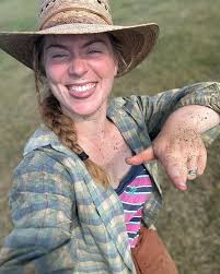 Riley Arnold (@yourfarmingfriend) • Instagram photos and videos