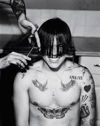 How long will we have to wait until harry does actually shock us all and debut a brand new look? Harry Styles Cut His Hair Off And Fans Have A Lot Of Feelings About It Dazed Beauty