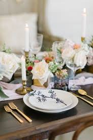 Elegant Wedding Place Setting Wooden Tables With White Plates And Floral Cent Modern Wedding Centerpieces Wedding Classic Wedding Reception Table Decorations