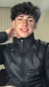 Julian Travis's Instagram, Twitter & Facebook