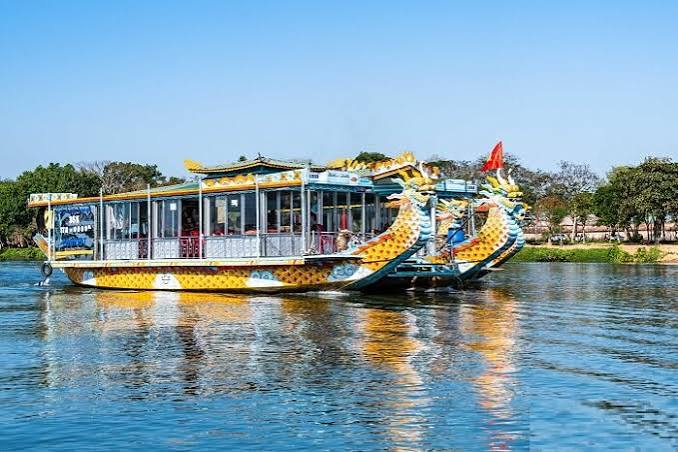 Du thuyền sông Hương giá vé thuyền Rồng Huế chỉ 90k