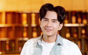 He has been a professional singer since 19. Nong Ä'an TrÆ°á»ng Va Ba Xa Chinh Thá»©c Ly Hon