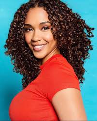 Q4 headshot attire recommendations?