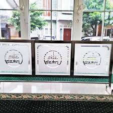 Apakah anda mencari pusat fabrikasi kitchen set stainless steel? Penyekat Shaf Stainless Kaca Sandblast Mushalla Adz Dzikri Produk Meja Kerja Pondok