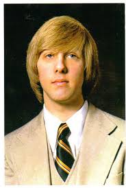 Rocker hair in the 70s grew longer as long hair became an emblem of the protest against the social norms of the day. These Cool Pics Prove That Men S Hairstyles From The 1970s Were So Romantic Vintage Everyday