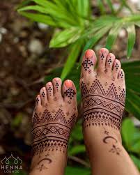 Jagua Henna Stain At 24 Hours Is Looking Pretty Intense Jagua Henna Jaguahenna Eastmeetswest Hennalounge Hennaloungesta Foot Henna Henna Stain Leg Henna
