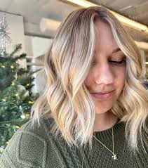 All I want for Christmas is those blends 🤤 🎄 Thanks to @k18hair and  @kenraprofessional Simply Blonde Beyond Bond #ocblondespecialist #ocblonde  #oclivedincolor #cahairstylist #lahairstylist #ochair #occreativehair  #huntingtonbeachhair