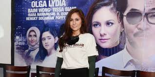 Adegan ciuman tamara bleszynski dan wulan guritno, siapa lebih natural? Putuskan Masuk Islam Cerita Wulan Guritno Bikin Hati Adem Kapanlagi Com