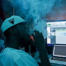 Stream Aaron Heras music