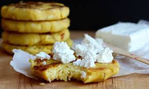 A Falta De Harina Pan Arepas De Platano Receta Food Arepas Rhubarb Recipes Pie