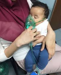 Kaedah memicit lembut hidung bayi untuk mengeluarkan hingus atau mukus boleh membantu tapi tidak sepenuhnya. Syeriv Diberikan Nebulizer Syatilla Melvin Terima Banyak Petua Berubat Gempak