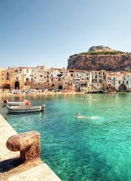 Je Voudrais Voyager A Sicily Parce Que C Est Tres Belle Et Je Suis Sicilen J Adore L Eau Claire A La Plage Ici Aussi Places To Visit Places To Travel Cefalu