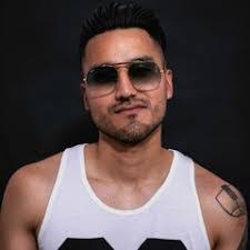 Bryan Fox's Instagram, Twitter & Facebook