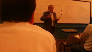 Clase del recuerdo del profesor David Bedregal Chávez