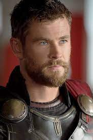 Messy quiff with short sides chris hemsworth new haircut 40 Chris Hemsworth Haircuts And How To Get Them Machohairstyles