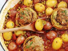 Fonds D Artichauts Farcis Mijotes En Sauce Tomate En 2020 Artichauts Farcis Cuisine Culinaire Artichaut
