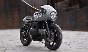 The rear part of the bike had been redone completely, it had low shock absorbers. Bmw Return Of The Cafe Racers