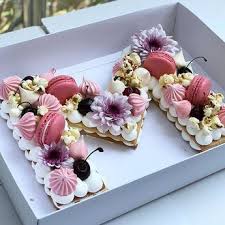 Number Cake Recettes Gabarits Et Conseils Pour Le Reussir Facilement Nora K Decorations De Gateaux De Noel Gateaux Aux Numeros Decoration Gateau Anniversaire