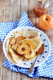Crepes Aux Pommes Et Au Caramel Sale Vegan Recette Recette De Crepes Sucrees Recettes De Cuisine Crepe Aux Pommes