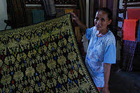 Kain songket adalah jenis yang tersohor di seluruh penjuru negeri, terutama di sumatera. Songket Wikipedia Bahasa Indonesia Ensiklopedia Bebas