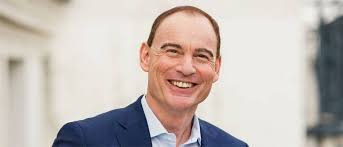 Dirk Inger eröffnet 5te Staffel des HIN und WEG Podcast