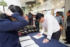 Ресторан the falls lobby lounge (выпечка, мороженоеи кофе movenpick 24 часа). Fusionex Dftz Raya Open House 2019