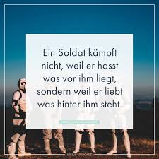 Ein Soldat Kampft Nicht Weil Er Hasst Was Vor Ihm Liegt Sondern Weil Er Liebt Was Hinter Ihm Steht Spruch Des Tages Lustig Soldat Zitate Krieger Zitate
