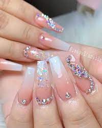 Curso gratuito para uñas esculturales clase #3tema:uñas acrílicas esculturales para esmaltado semipermanente/punta marilyn.nivel: 32 Bonitos Y Llamativos Disenos De Unas De Arte Bling Acrylic Nails Nails Design With Rhinestones Wedding Nails Design