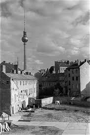 Berlin 1978 Blick Ueber Die Auguststrasse Zum Fernsehturm Richtung Heutiger Sophienhoefe Spandauer Vorstadt Berlin Germany Ancient Greece History Berlin Wall