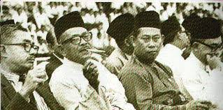 Tun dr ismail on wn network delivers the latest videos and editable pages for news & events, including entertainment, music, sports, science and more ismail was born on 4 november 1915 in johor bahru, johor. Tunku Abdul Rahman Having A Smoke With Tun Dr Ismail Abdul Rahman And Tun Sardon Jubir Facebook