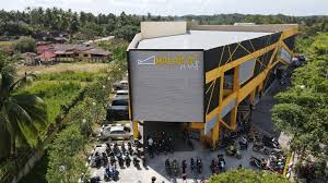 Bank perkreditan rakyat yang biasa disingkat dengan bpr adalah salah satu jenis bank yang dikenal melayani golongan pengusaha mikro. Malakat Mall Masjid Tanah Posts Facebook