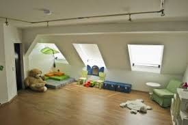 Tagesmütter und tagesväter beaufsichtigen eine kleine anzahl von kindern, meist zwischen zwei und fünf, in der eigenen wohnung. Lage Ausstattung Unter Den Blattern