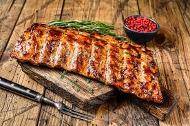 Costillas De Cerdo A La Plancha Y Ahumadas Fondo De Madera Vista Superior Foto Premium