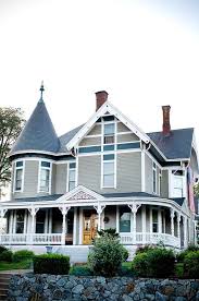 10 Victorian Homes In Manchester New Hampshire Victorian Homes Victorian Homes Exterior Victorian House Colors