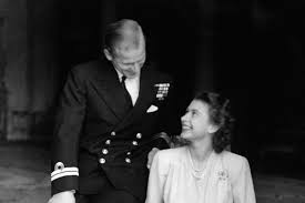 Read the biography and learn all about her childhood, profile, life and timeline. Queen Elizabeth Prinz Philip Das War Ihre Liebesgeschichte Gala De