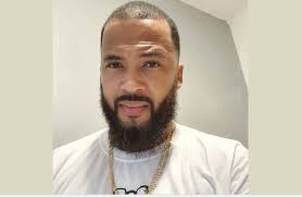 Jacob Leslie's Instagram, Twitter & Facebook