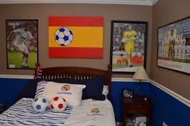Real Madrid Bedroom Ilivefutbol Soccer Bedroom Soccer Themed Room Sports Themed Bedroom