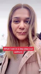 Roseanne Lee's Instagram, Twitter & Facebook