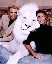 Horn was born in germany in 1944. Siegfried And Roy S White Lion Dies After Medical Procedure White Lion Lion Photography Roy White