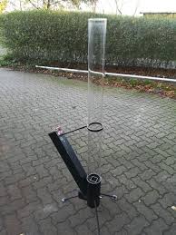 Ein Feuerrohr Der Version 3 0 Mit Leicht Rotierender Flamme Durch Angestellte Flugel Wird Die Zugefuhrte Luft In Eine Leichte Rota In 2020 Rohre Raketenofen Rotieren